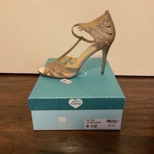 Betsy Johnson Tee Champagne Glitter Size 8.5